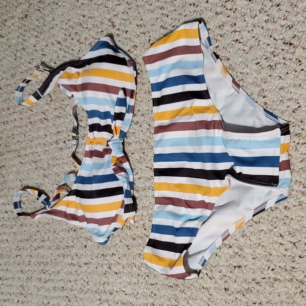 Never been worn, 2 piece swimming suit, size M